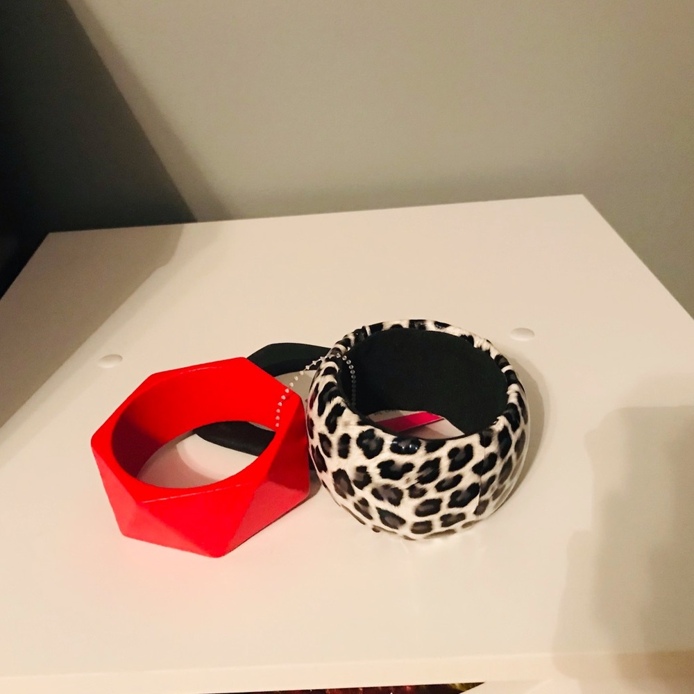 Red and black bangle set